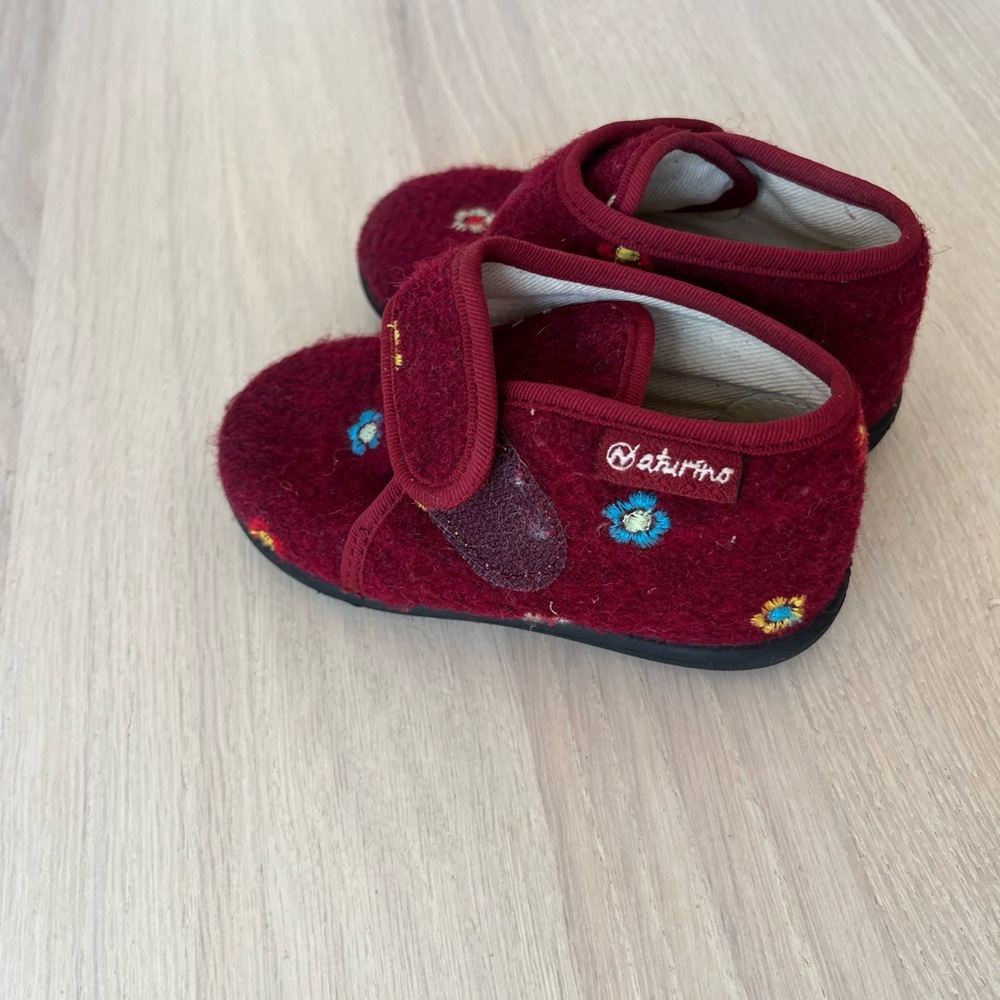 Naturino wool shoes with rubber soles. Size 21 (about US 5.5)